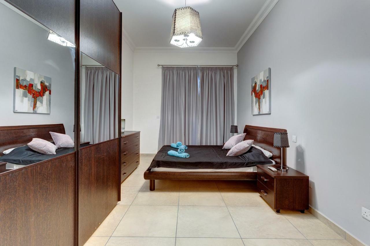 Gorgeous Apartment With Terrace In Fort Cambridge, Pool สลีมา ภายนอก รูปภาพ
