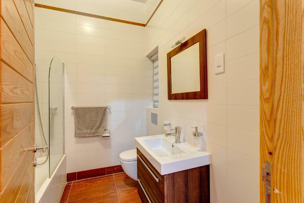 Gorgeous Apartment With Terrace In Fort Cambridge, Pool สลีมา ภายนอก รูปภาพ